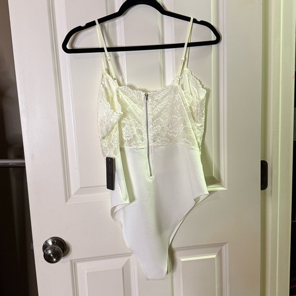 Faded Rose Ivory Lace Bodysuit - Picture 3 of 5